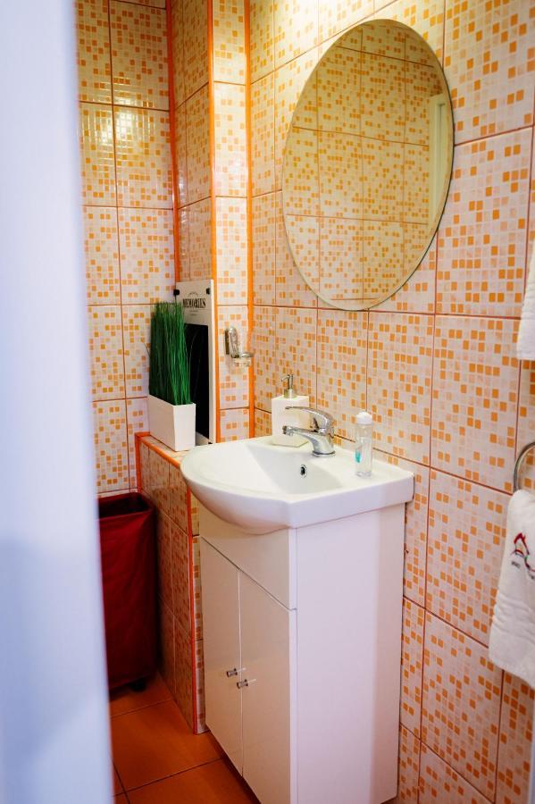 House Of Colors Apartment Petrosani Ngoại thất bức ảnh